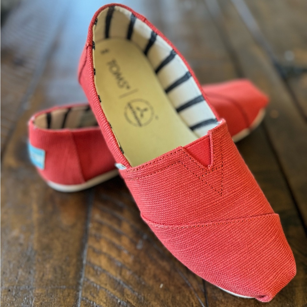 Toms